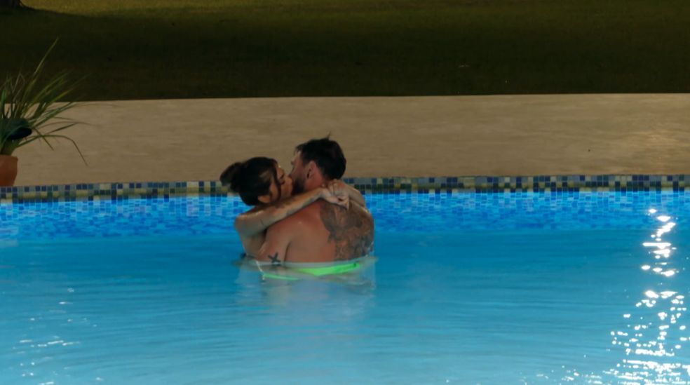 Rubén se besa con Nataly en la piscina de 'La isla de las tentaciones 11': “Esto significa que algo no está bien con Gema”