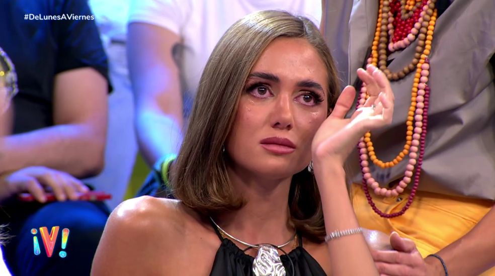 La colaboradora se quiebra tras recibir múltiples advertencias respecto a su nueva ilusión, Juan Faro