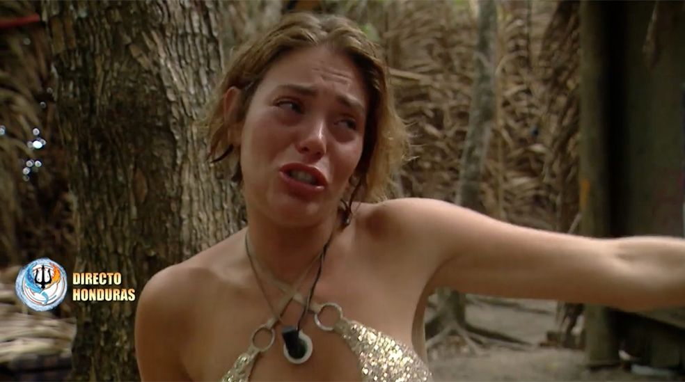 Claudia estalla en Palapa y termina abandonando en pleno directo