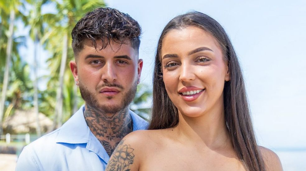 David y Alba, en su foto  de presentación en 'La isla de las tentaciones 10'