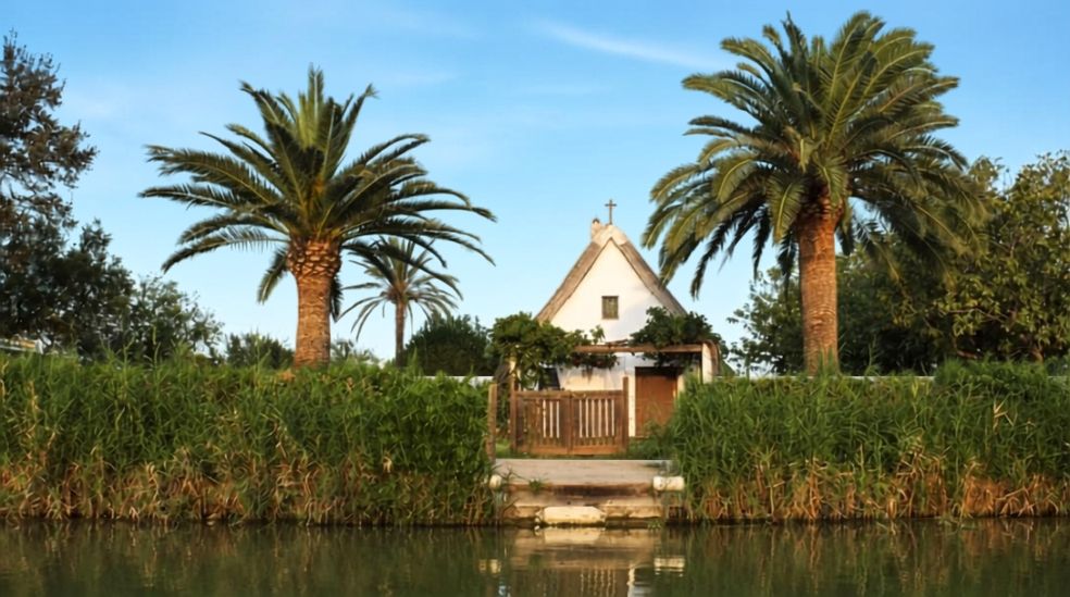 El encanto de navegar entre barracas y arrozales