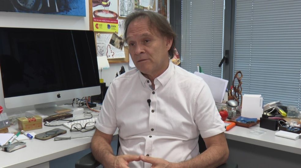 Ulises Cortés, catedrático de IA en la UAB, analiza los peligros de ChatGPT en menores
