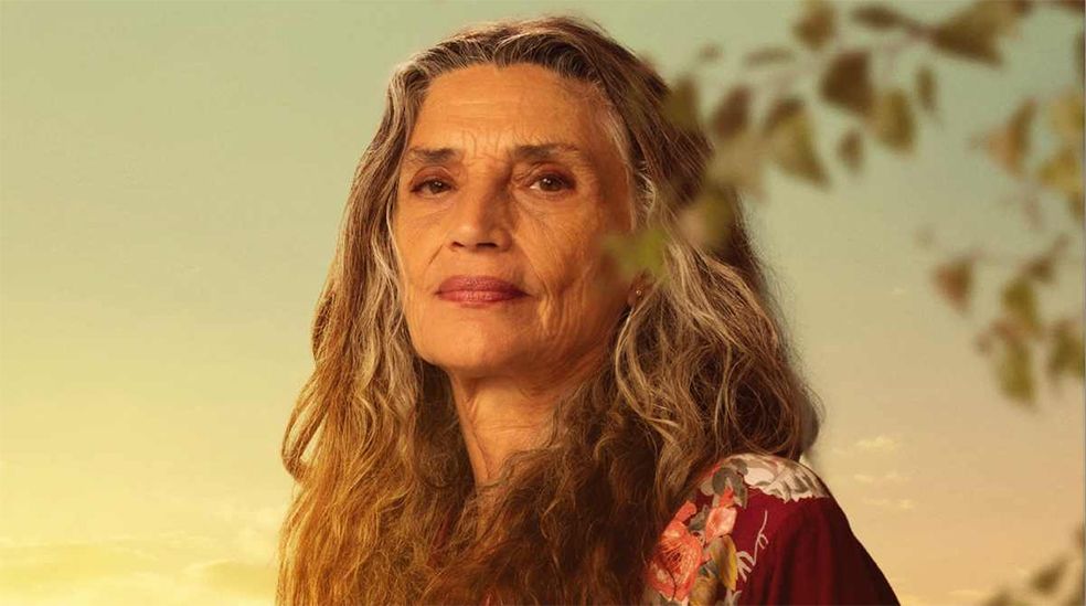 Ángela Molina encarna a Laura en la serie dramática 'Regreso a Las Sabinas'.