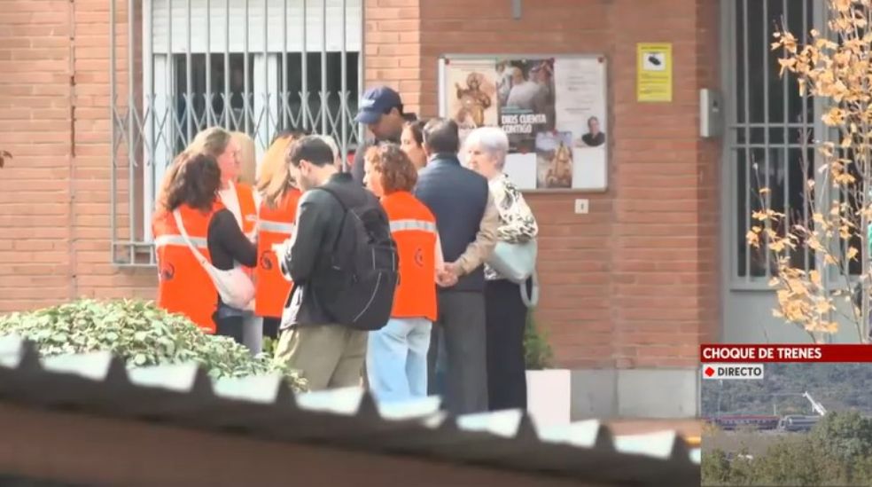 Entre la incertidumbre y la esperanza, la angustia de los familiares de los pasajeros de los trenes accidentados en Urda, Toledo