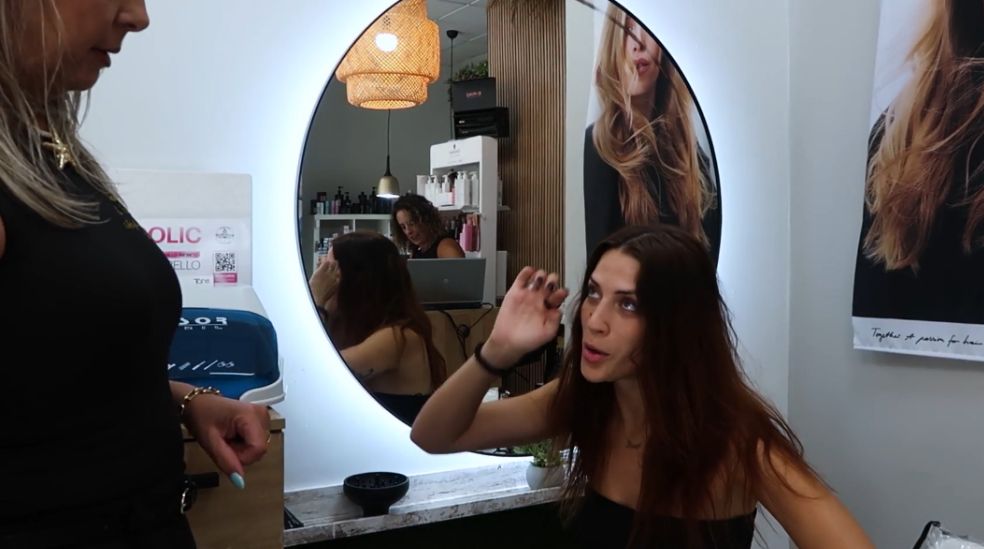 Laura Ulldemolins indica el cambio radical que se quiere hacer en su melena