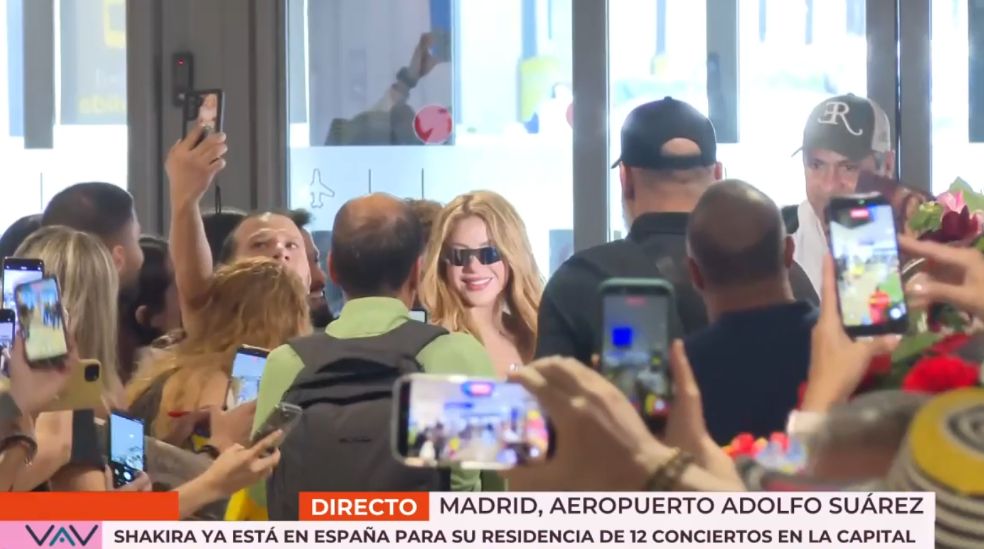 Shakira llega a Madrid y revoluciona a sus seguidores y medios