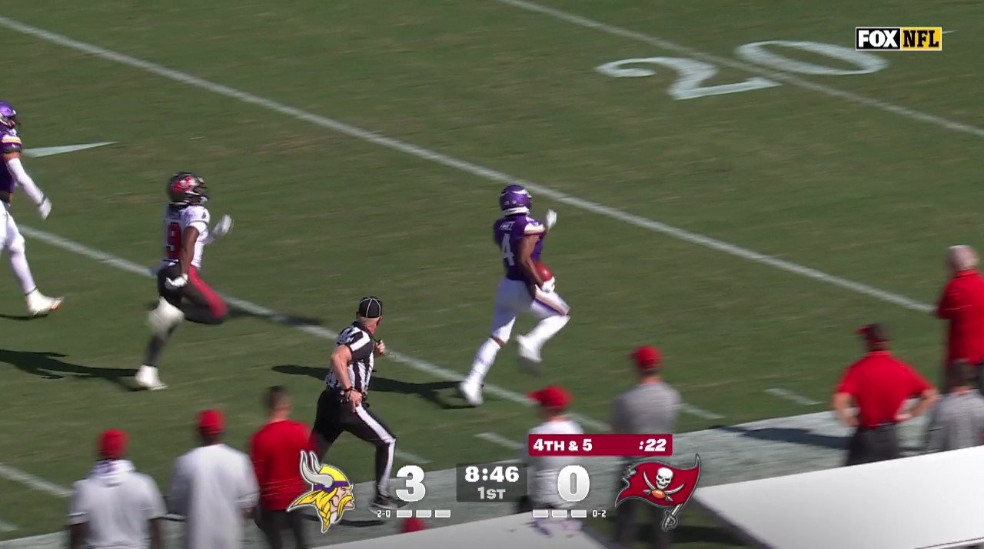 Myles Price en el touchdown con los Vikings en la jornada 3