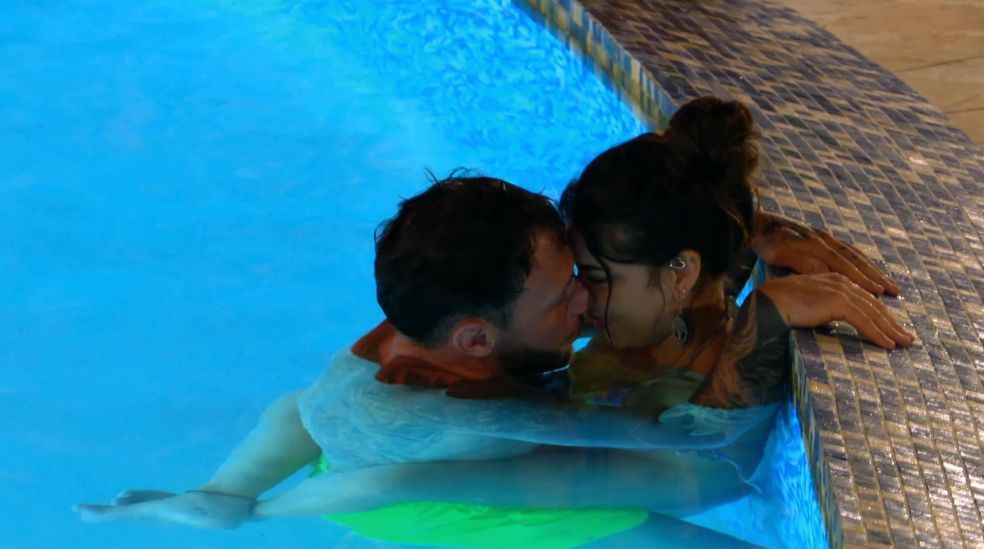 Duras imágenes para las chicas, una hoguera de confrontación y ¿primera caída en la tentación?