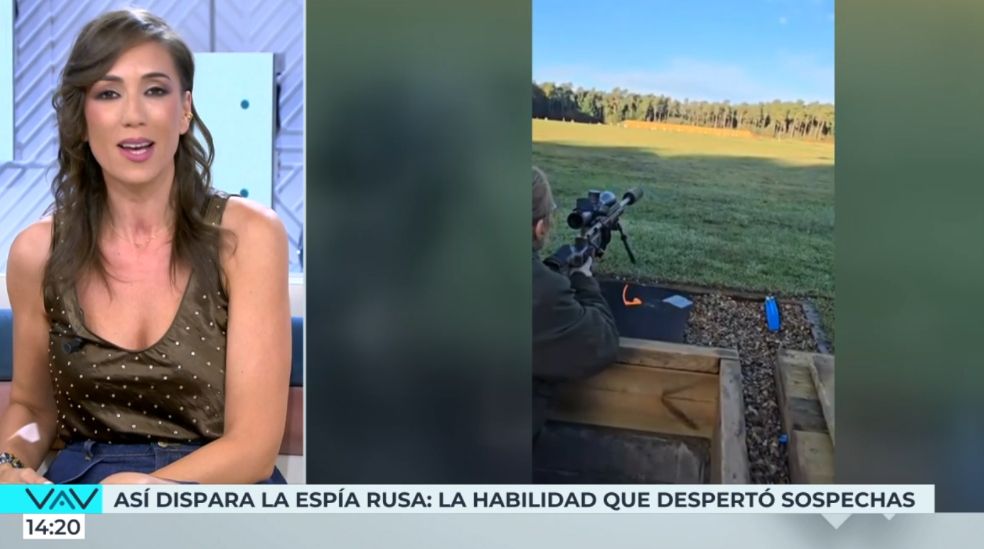 Así dispara Janina White, la 'espía rusa': las imágenes