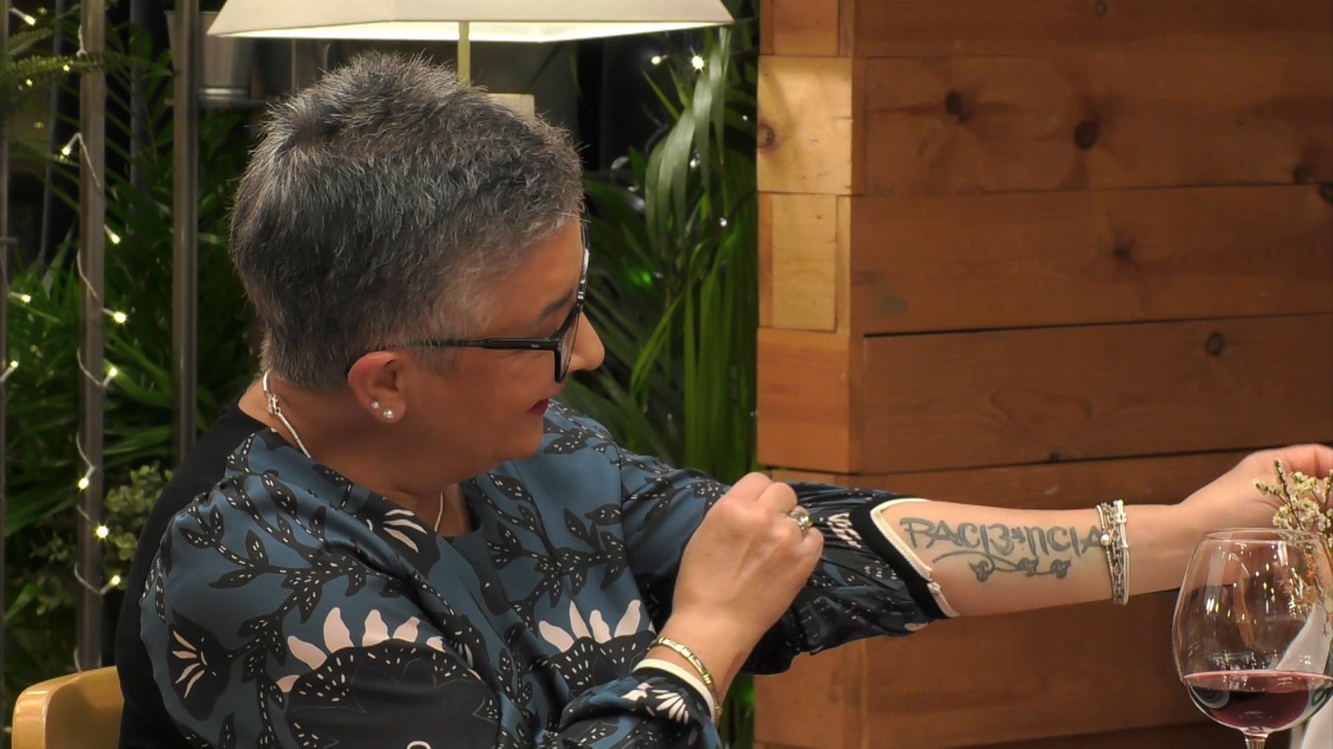 Ana comenta que es muy impaciente y quiere que todo vaya muy rápido, por eso tiene tatuada la palabra paciencia