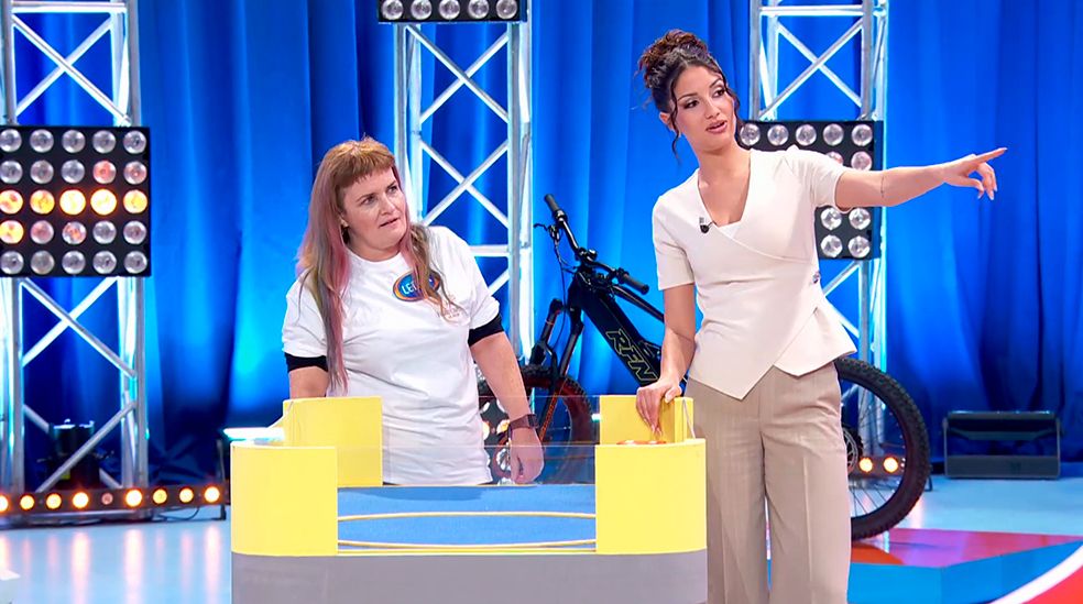 La concursante Leticia y Tania Medina en 'El precio justo'