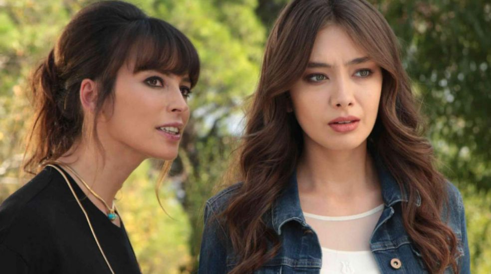 Del vaquero casual al más sofisticado: el estilo de Nihan Sezin en 'Kara Sevda'