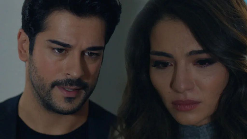 La boda de Kemal y Asu es uno de los giros de guion más impactantes de 'Kara Sevda'