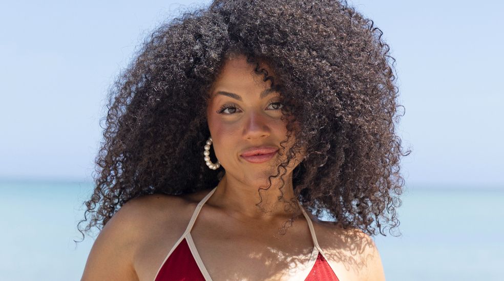 Posado oficial de Carolina en la playa en República Dominicana