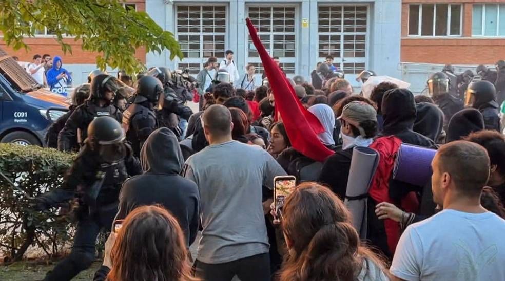 La carga policial en la Universidad Complutense de Madrid