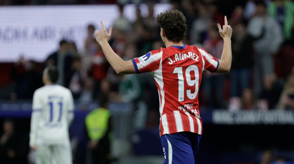 Julián Álvarez celebra su gol en el Atlético-Dépor.