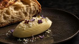 L’ultima moda a Parigi? Il burro come souvenir. E in Italia è l’ingrediente dei grandi chef