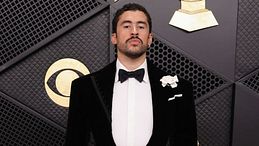 Perché Bad Bunny ai Grammy 2026 vince e fa la storia (anche grazie a Schiaparelli)
