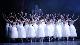 Gli spettacoli da vedere in autunno, dal Teatro alla Scala alla Biennale Musica 