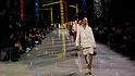 Paris Fashion Week FW 2026-2027: Matthieu Blazy rilegge gli anni Venti da Chanel
