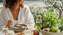 Dieta del microbiota in estate: come sentirsi più leggere senza divieti