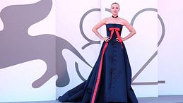 Venezia 2025, sesta giornata: Amanda Seyfried, Dwayne Johnson, Emily Blunt e il Leone d’Oro a Kim Novak
