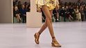 Sandali alla schiava o gladiator? Ecco le scarpe estive che danno un tocco sensuale a ogni look