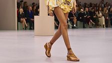 Sandali alla schiava o gladiator? Ecco le scarpe estive che danno un tocco sensuale a ogni look