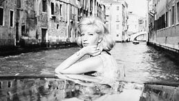 I 10 scatti che svelano il mito eterno delle dive di Venezia
