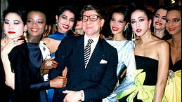 Perché un capo Yves Saint Laurent fa ancora la differenza? Le 5 rivoluzioni che hanno cambiato la moda per sempre
