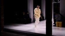 Questione di dress code, il pantalone bianco secondo le tendenze moda Primavera/Estate 2026