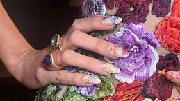 Nail-art floreali, i design più creativi ispirati alle celebrities 