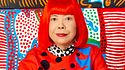 Yayoi Kusama è morta a 97 anni: addio alla regina dei pois che conquistò anche la moda