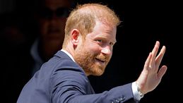 Il principe Harry perde la causa contro i tabloid 