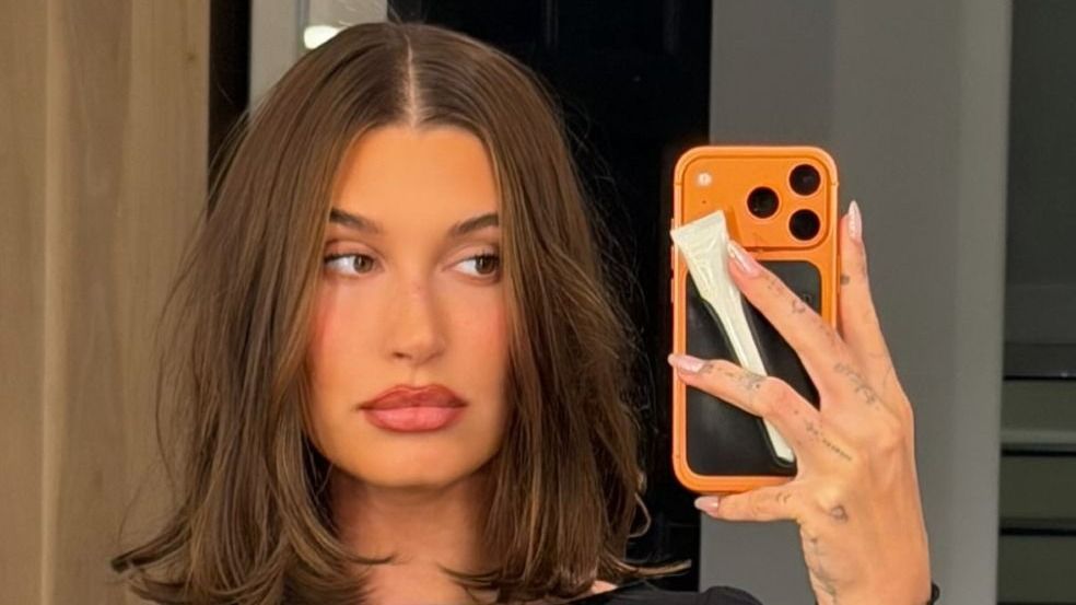 Hailey Bieber, il nuovo hair look da copiare per le feste | Mediaset ...
