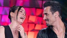 Özge Özpirinçci: "Per crescere nostra figlia io e Burak ci siamo dati il cambio con il lavoro"