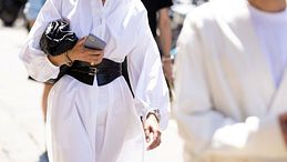 Chemisier chic e vestiti da giorno, i modelli più desiderati dell'estate 2026 