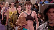 Il pezzo chiave della prossima stagione? I top (e dintorni), lo dicono le passerelle della Paris Fashion Week