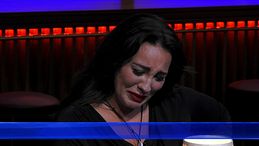 Francesca Manzini scoppia in lacrime per il video della sorella