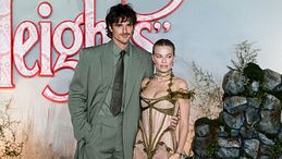 Tutti i look di Margot Robbie in stile Cime tempestose 