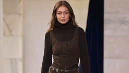 Marrone “is the new black”. La tinta terrosa che piace a star e principesse  