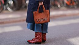 Gli stivali texani sono il must have di stagione, ma come si indossano? 