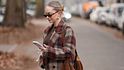 It’s plaid mania! Cappotti tartan e wool jacket effetto “coperta” tornano a dettare tendenza nella moda Autunno/Inverno 2026-2027