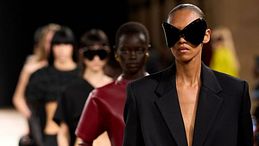 Vestirsi rubando dall’armadio di lui: 5 capi da reinterpretare (con stile) 