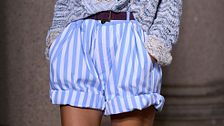 Come abbinare le righe quest’estate? Guida ai look più belli dalle sfilate per mettersi in riga