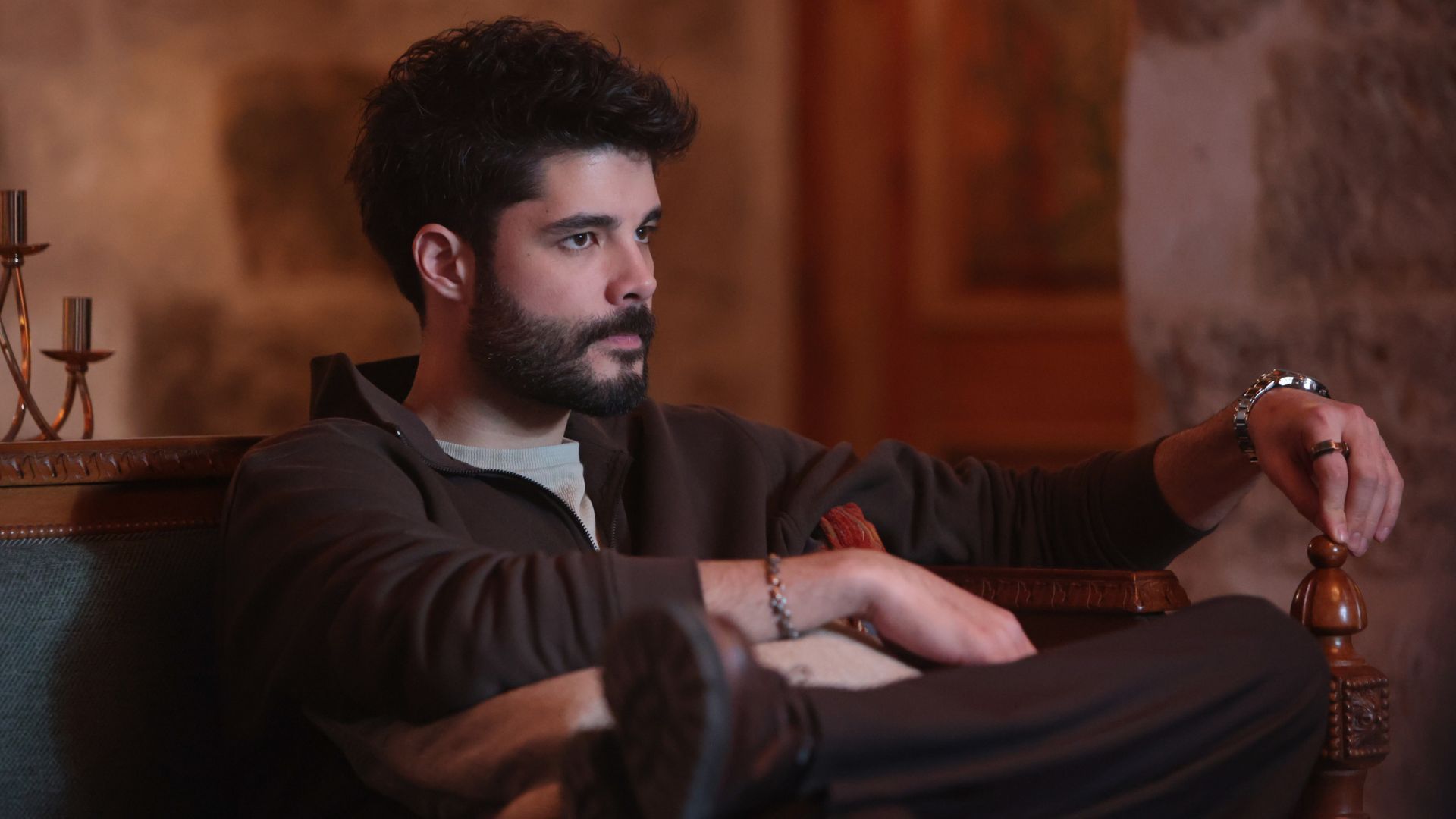 La notte nel cuore, anticipazioni domenica 12 ottobre: Esma tenta il  suicidio | Mediaset Infinity