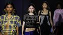 Revival anni ’90: la moda Fall Winter 2025/26 riscopre il decennio che ha cambiato tutto