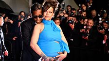 Cannes: Rihanna in turchese con A$AP Rocky, è in arrivo un maschietto? 