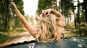 Che cos’è la hair skinification e perché è il nuovo rituale estivo per i capelli  