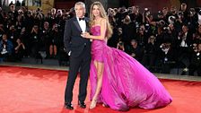 Tra cinema e moda, i look più iconici che hanno fatto la storia della Mostra del Cinema di Venezia 